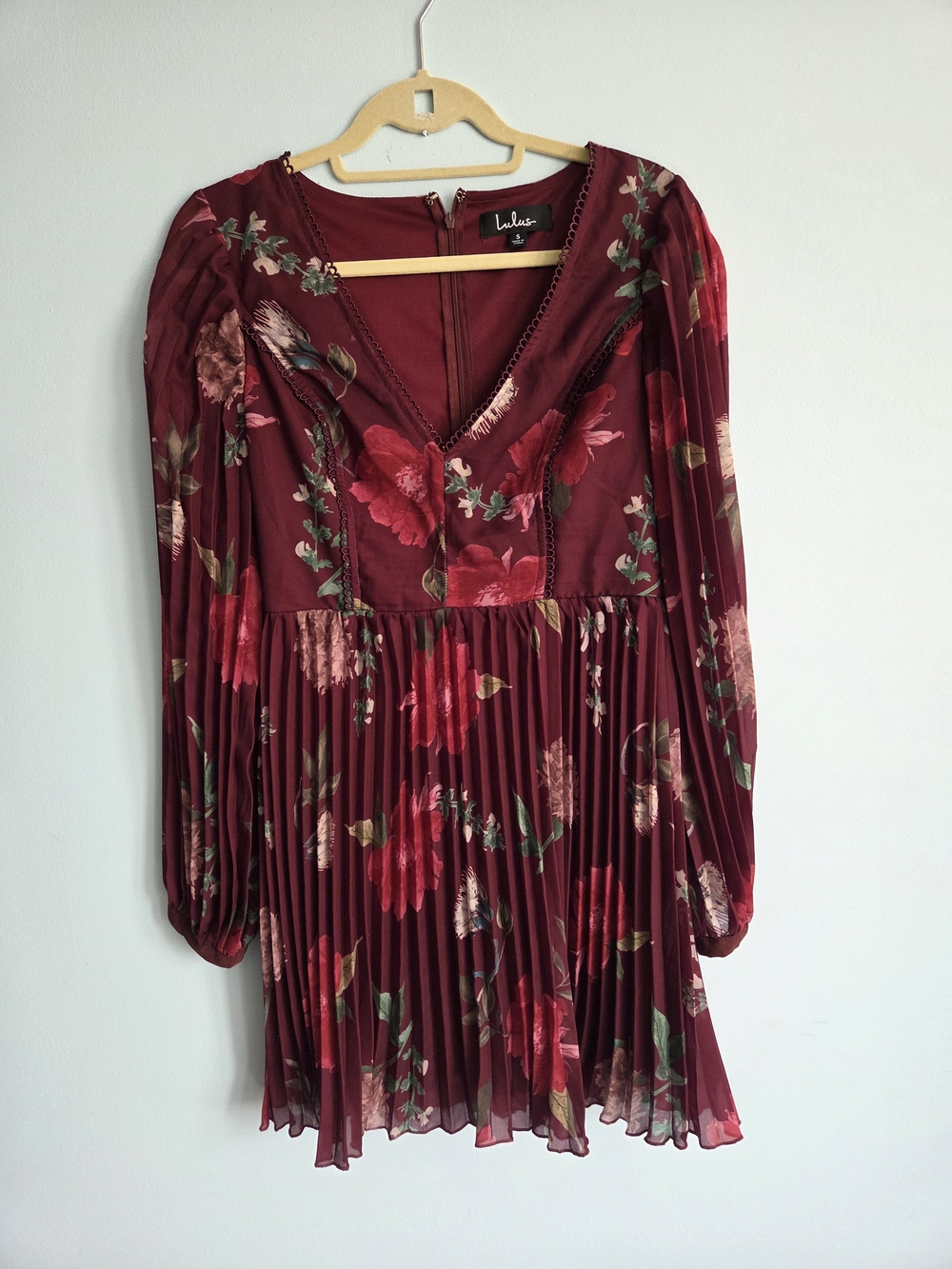 Lulu's Burgundy Floral Pleated V-Neck Long Sleeve Dress